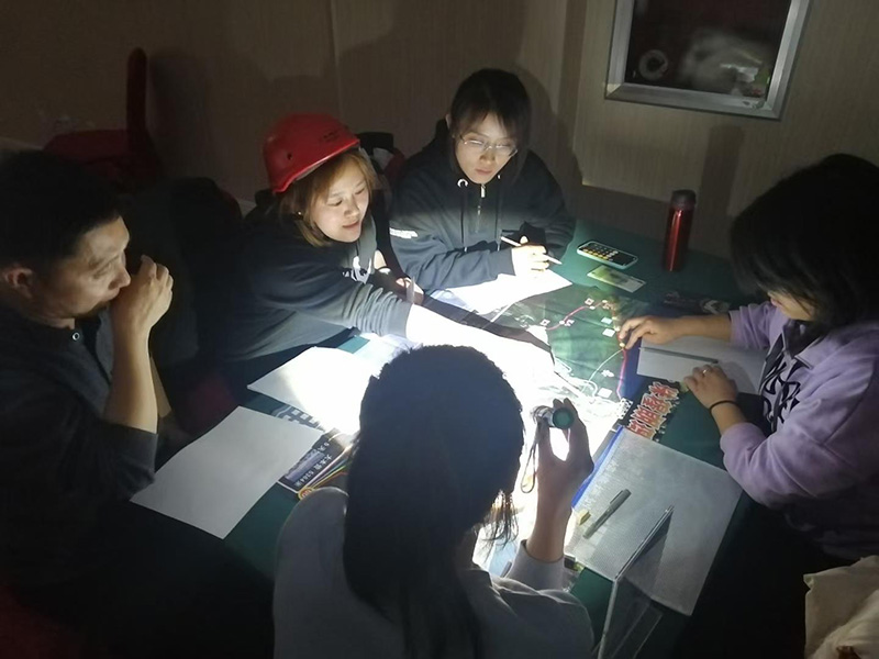 聯(lián)通營(yíng)業(yè)廳——勇攀高峰